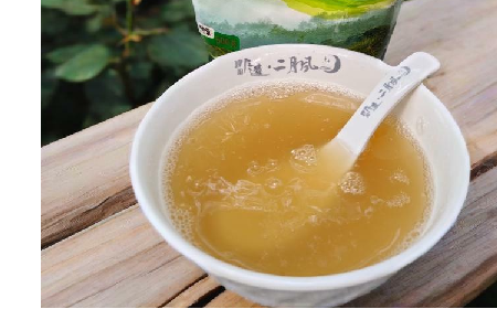 春日出游，保温杯里面放什么最好，二月风有机野生葛根粉陪你润养全程